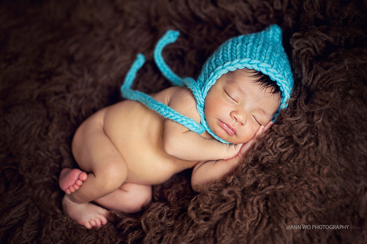 newborn photography ann wo london baby boy blue hat