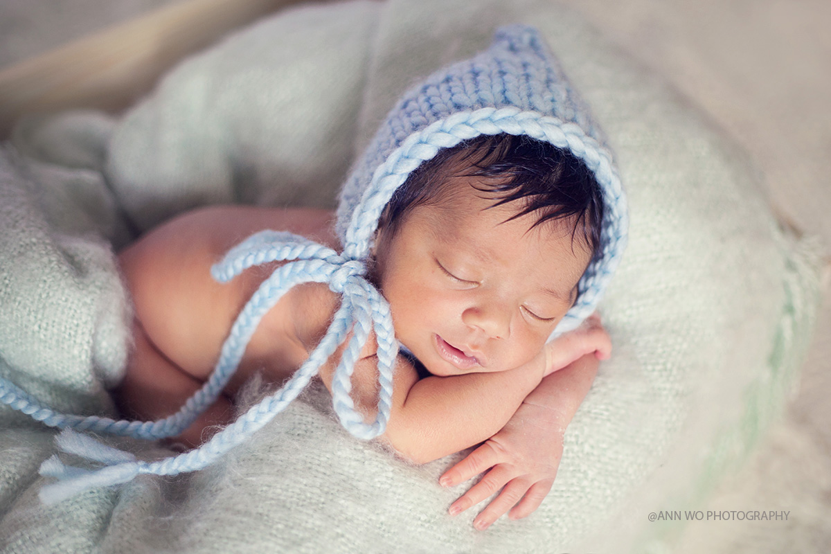 newborn photography ann wo london baby boy blue hat