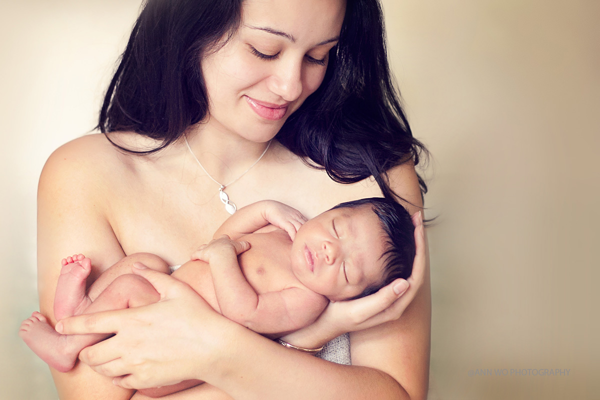 skin-to-skin mum and newborn